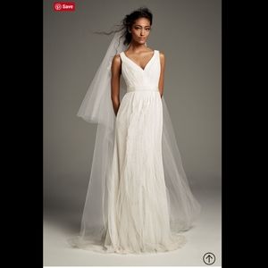 CLEARANCE! White VERA WANG Tulle Flutter Back Wedding Dress 4